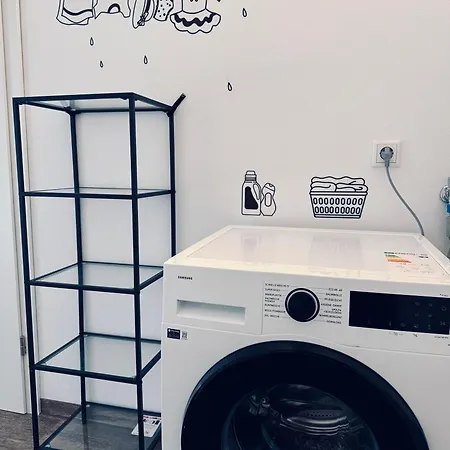 Apartment - Retro - 2 Schlafzimmer, Voll Ausgestattete Küche, Modernes Badezimmer, Schnelles Wlan, Waschmaschine